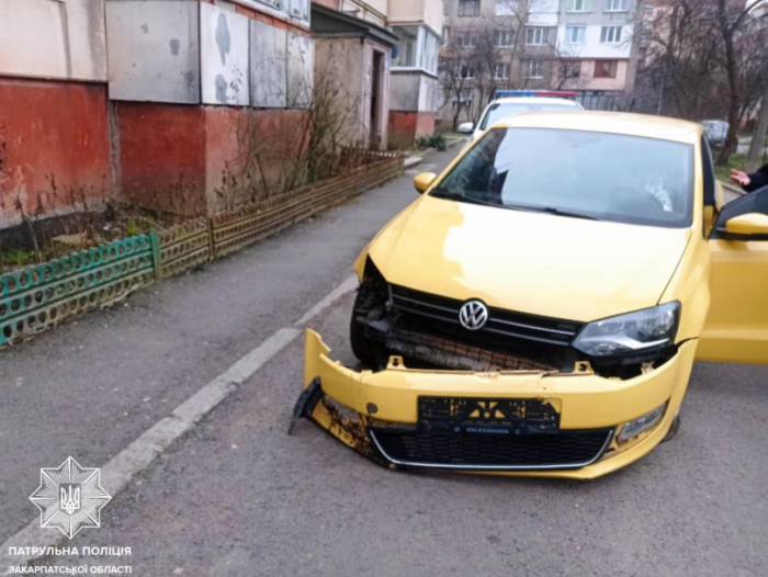 На Закарпатті патрульні розшукали нетверезу водійку, яка вчинила ДТП і зникла з місця події