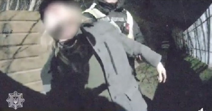 На Закарпатті патрульні попіклувалися про чоловіка, який упав і не міг підвестися