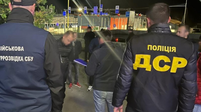 На Закарпатті судитимуть адвокатку та водія за підозрою у незаконному переправленні військовозобов'язаних