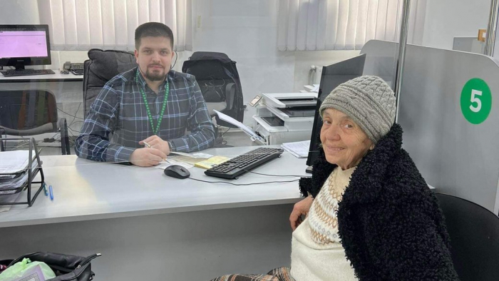 "Вчитись можна в будь-якому віці". 80-річна закарпатка склала теоретичний іспит для отримання посвідчення водія