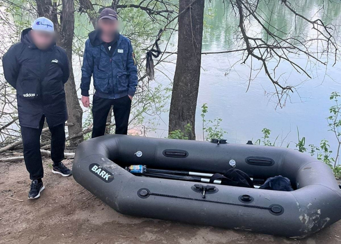 На Закарпатті прикордонники зупинили човен з двома ухилянтами (ФОТО)