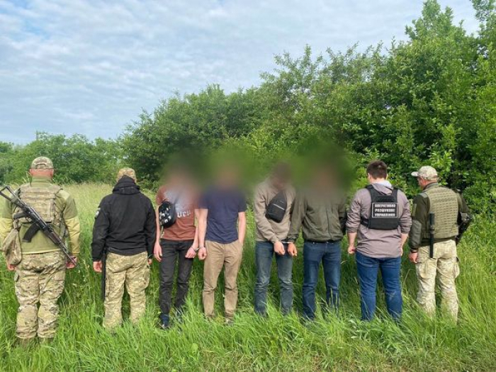 Шістьох призовників, що намагалися незаконно перетнути кордон, затримали на Закарпатті (ФОТО)