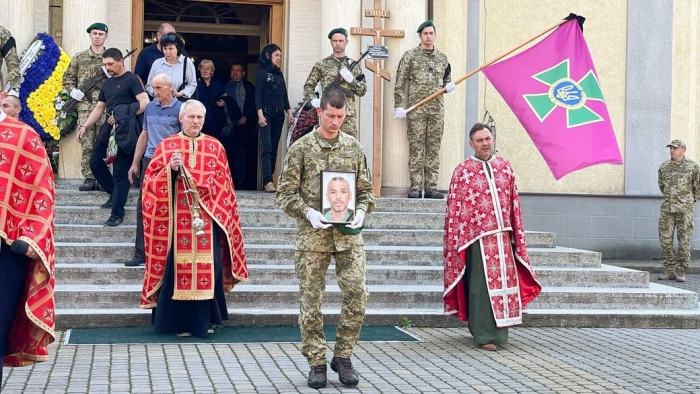 У Мукачеві попрощалися із полеглим на війні Русланом Надьом