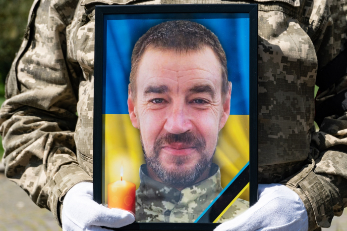 Сьогодні в Ужгороді попрощалися із молодшим сержантом, 47-річним Олександром Красіцьким