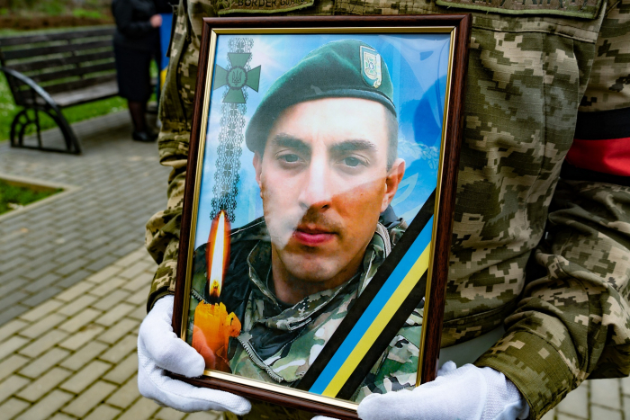 В Ужгороді попрощалися із загиблим Героєм Віктором Синьком