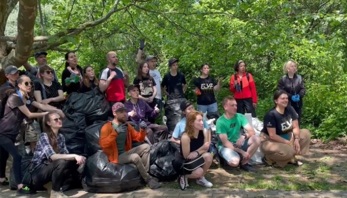 БУР-толока: в ужгородському Боздоському парку провели прибирання (ВІДЕО)