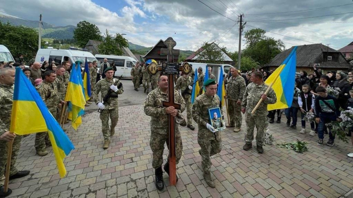 На Закарпатті попрощалися із полеглим на війні захисником Василем Сятинею