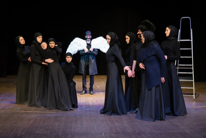 20 травня о 18:00 — ПРЕМ'ЄРА вистави «Приголомшена Тетяна» від Маріупольського театру 

