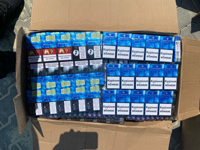 Закарпатські митники завадили контрабандистам доправити майже 3 тисячі пачок сигарет до Великобританії