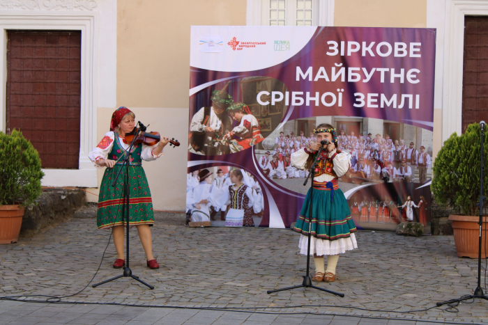 В Ужгородському замку Закарпатський народний хор представив проєкт "Зіркове майбутнє Срібної Землі" (ФОТО)
