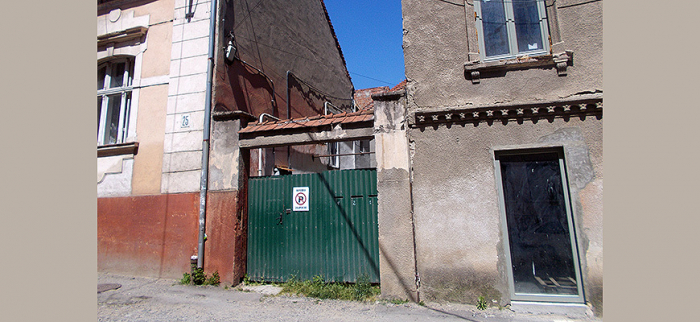 Втрачений Ужгород: історичні двері та брами (ФОТО)