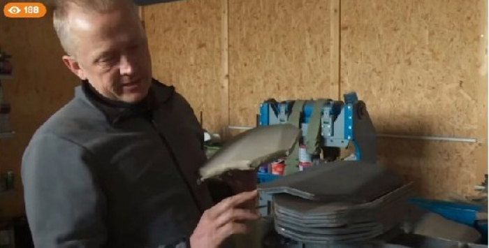 Хореограф з Ужгорода розробив кріплення для кулеметів, щоб допомогти ЗСУ