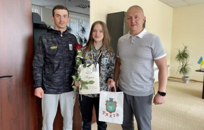 Дівчина з Рахова - срібний призер чемпіонату України з боксу (фото)