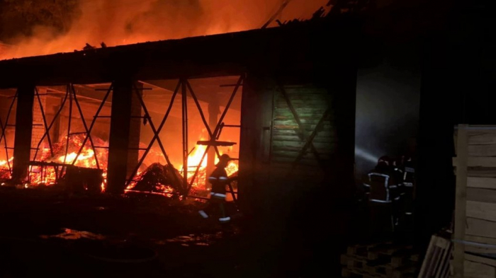 На Закарпатті горів склад із вугіллям