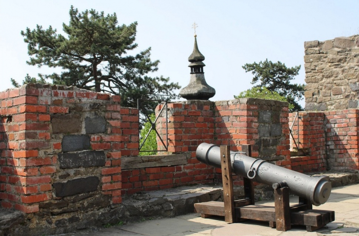В Ужгородському замку діє нова фотозона з гарматою (ВІДЕО)