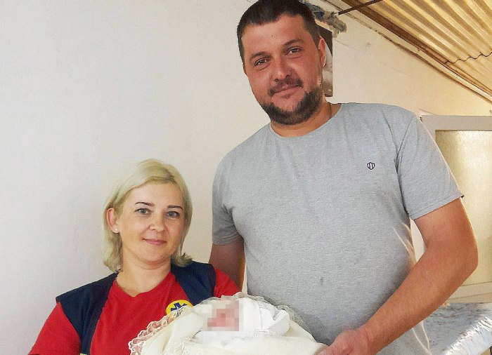 На Закарпатті фельдшерка прийняла важкі роди у "швидкій"