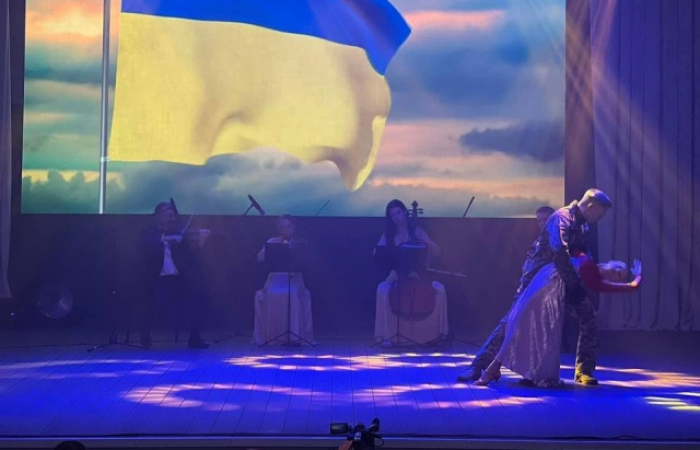 На концерті у Мукачівському палаці культури зібрали 5 тисяч для ЗСУ