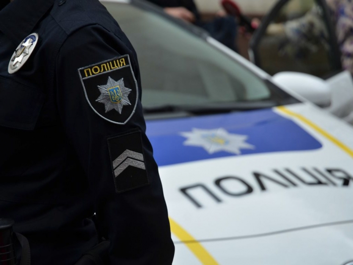 Ужгородські патрульні оперативно супроводили авто, у якому перебував чоловік із сильною кровотечею