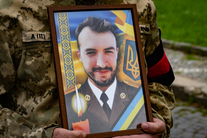 В Ужгороді провели в останню путь ще одного захисника-Героя