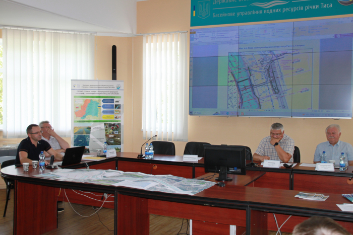 В Ужгороді провели круглий стіл із проблем маловоддя і паводків у місті