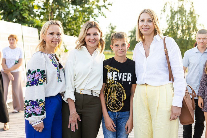 Перша леді Олена Зеленська відвідала Середнє та дитячий центр "Ковчег миру"