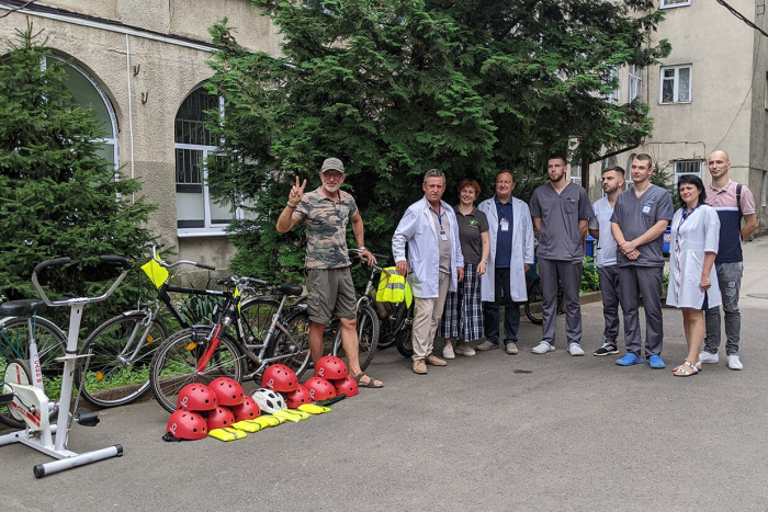Для кращої реабілітації: для поранених захисників, які зараз в Ужгороді, передали велосипеди та велотренажер