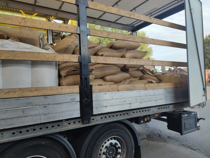 На посту "Тиса" митники вилучили на 300 000 гривень незадекларованої кави