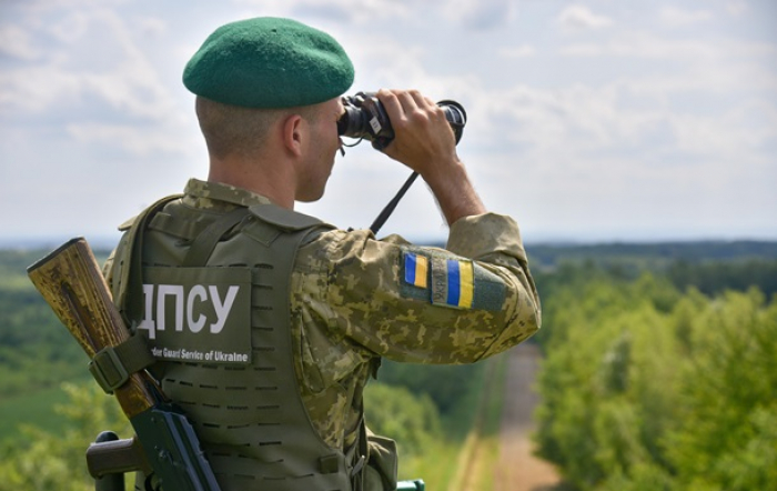 Чотирьох порушників кордону затримали за допомогою фотопасток
