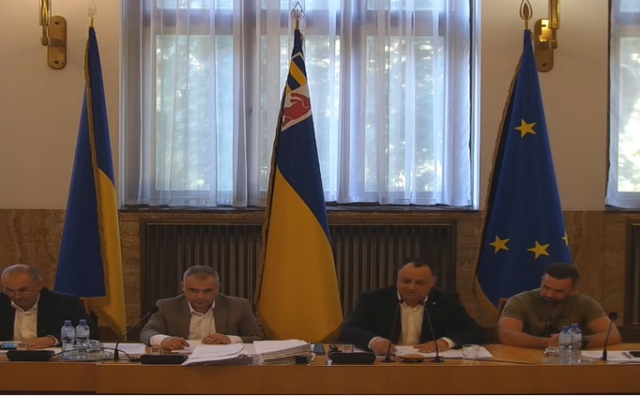 Депутати прийняли заяву голови облради Володимира Чубірка про складання повноважень