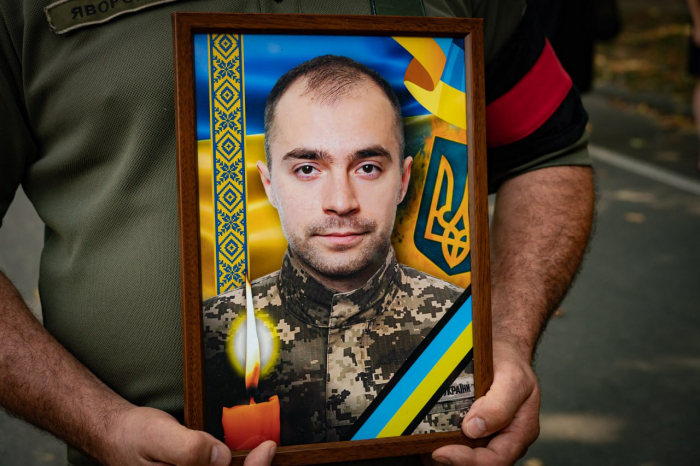 В Ужгороді попрощалися із загиблим захисником Антоном Хрипаком