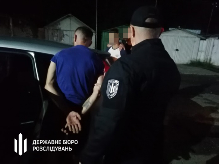  Продаж наркотиків, перепродаж зброї на Закарпатті ДБР викрило злочинну "сімейну" групу