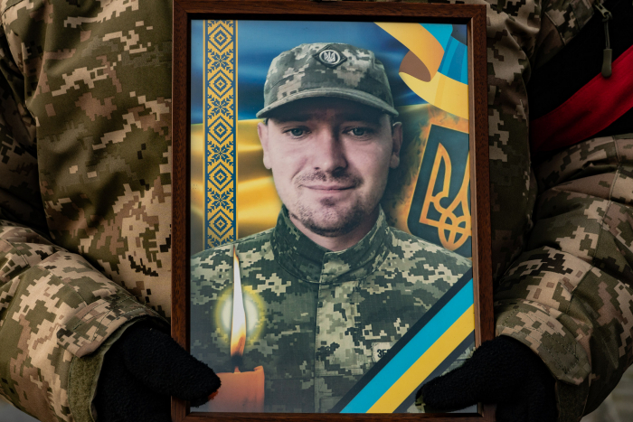 Ужгород сьогодні попрощався із 30-річним солдатом, розвідником-навідником Владиславом Павловим