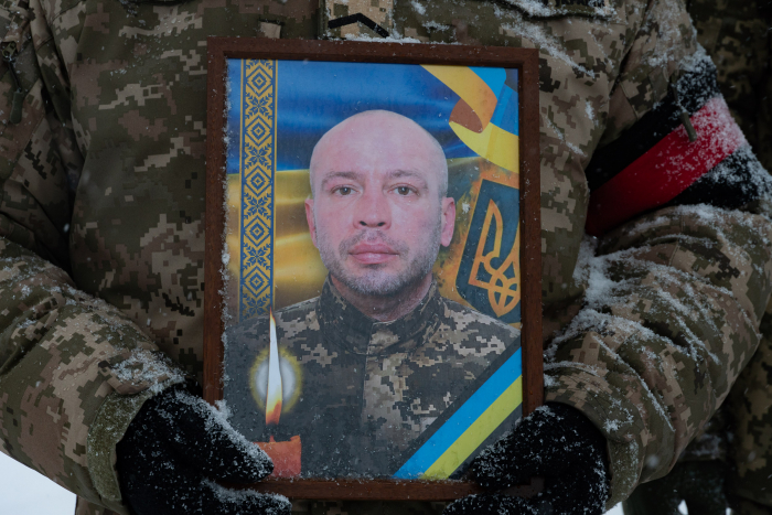 Ужгород сьогодні, 24 січня, попрощався із 42-річним солдатом Тарасом Поповичем