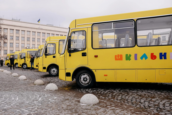 Ще 7 нових шкільних автобусів передали закарпатським освітянам і представникам тергромад 
