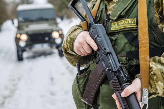 На Закарпатті подружжя напало на прикордонний наряд. Прикордонниця у лікарні