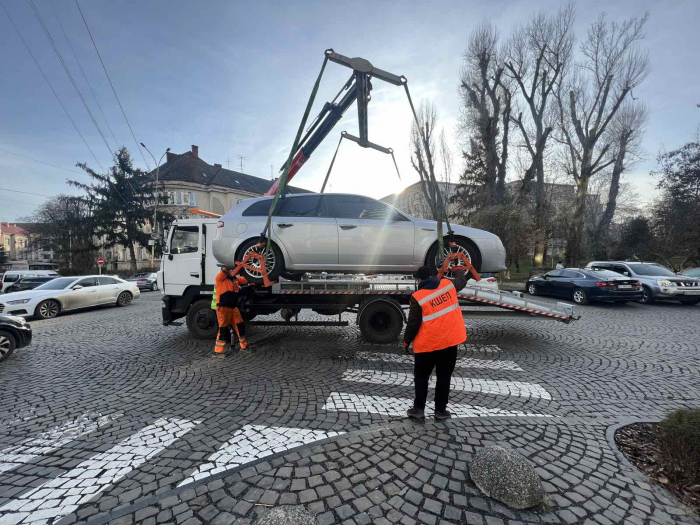 В Ужгороді евакуйовуватимуть автівки, що заважають проїзду чи перешкоджають руху пішоходів