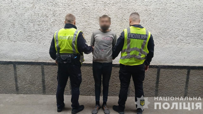 У Мукачеві поліція затримала раніше судимого зловмисника, який обікрав помешкання сусідів