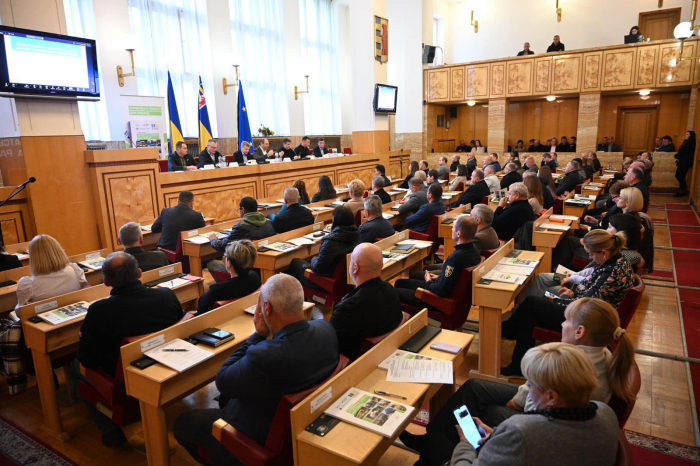 Громади Закарпаття потребують близько 164 одиниці спецмашин та понад 180 автобусів: в ОВА провели нараду щодо публічних закупівель транспорту