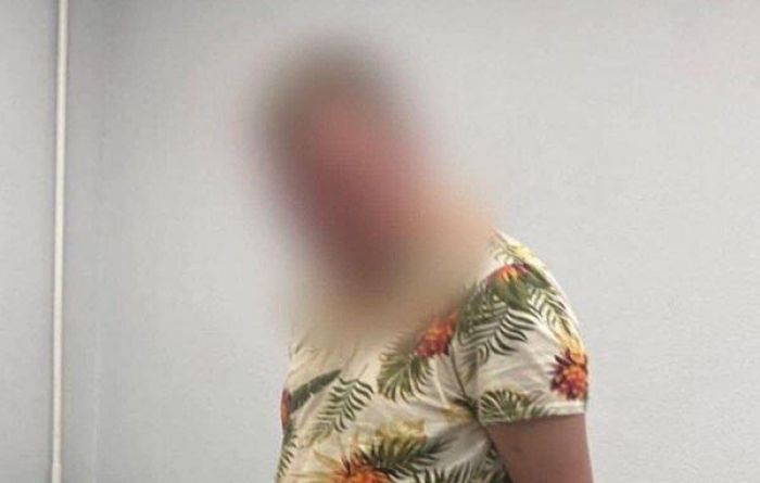 Ужгородські патрульні затримали агресивного чоловіка, який кидався на свою матір та перехожих із ножем