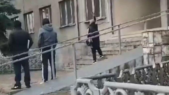 Чоловік стріляв з пістолета біля будівлі ТЦК на Закарпатті: що відомо?
