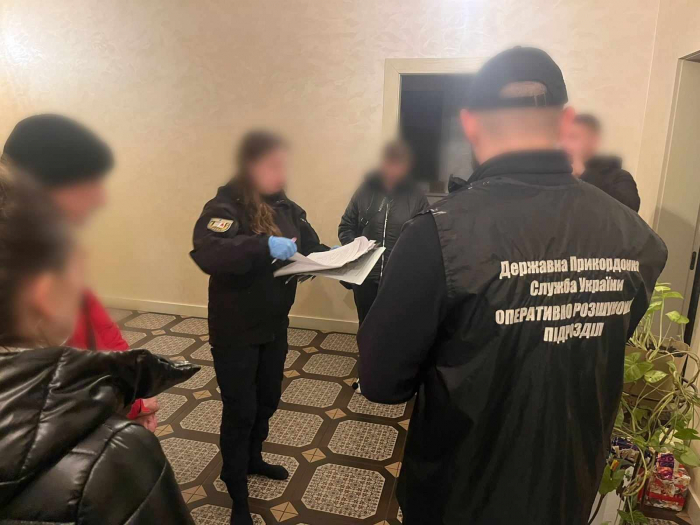 60 діб тримання під вартою з можливістю внесення застави у розмірі 750 тисяч гривень - запобіжний захист "переправнику"