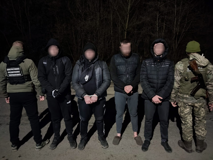 В Ужгородському районі затримали двох закарпатців та двох рівнян, яких ті доправляли до кордону