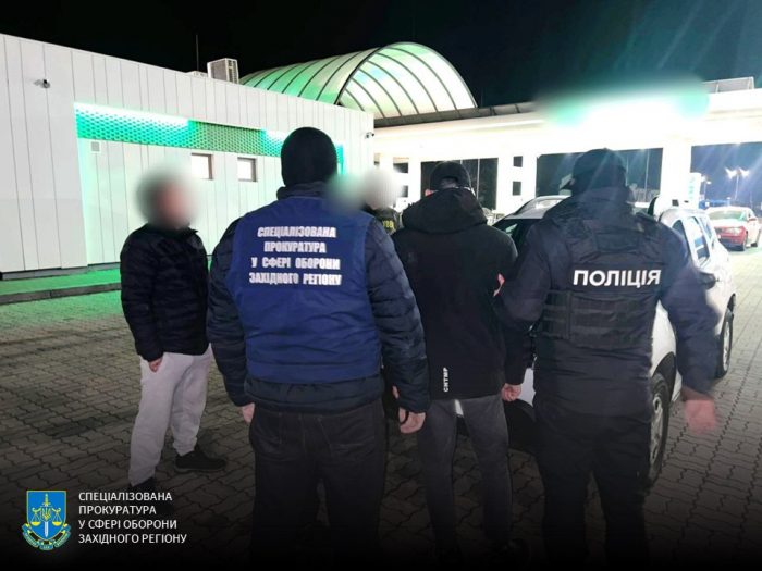 Юнака, який хотів підкупити прикордонника і налагодити нелегальний канал переправлення ухилянтів, затримали на Закарпатті