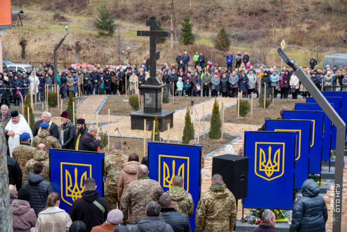 У Воловці відкрили Алею слави полеглим воїнам та провели молебень
