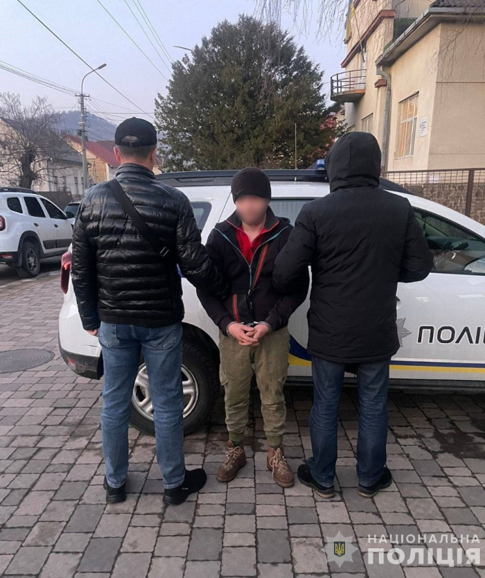 Поліцейські «на гарячому» затримали 35-річного наркоторговця, мешканця села Сусково