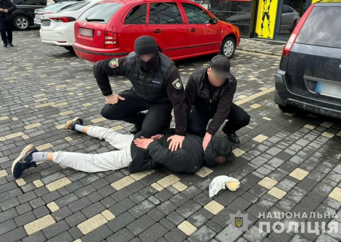 У Тячеві поліція затримала наркоторговця на збуті особливо небезпечного наркотика Альфа-PVP