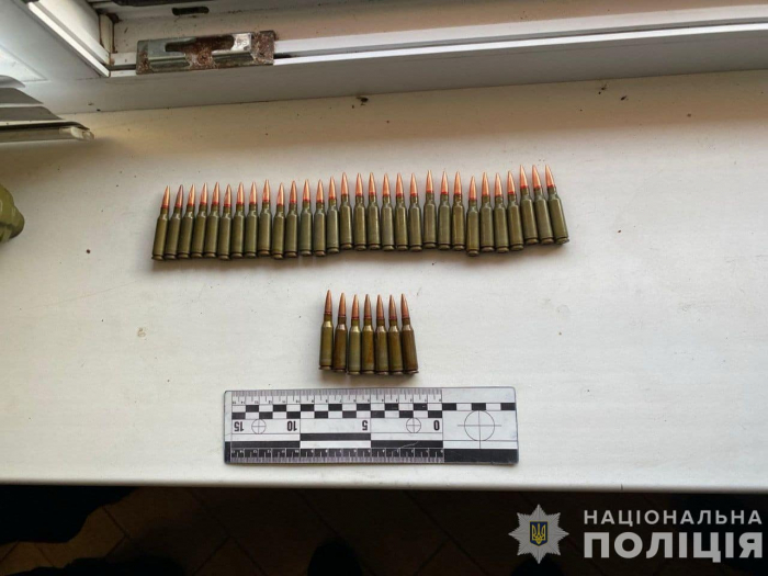 На Мукачівщині поліція заблокувала збут нелегальних боєприпасів: причетного до організації затримано
