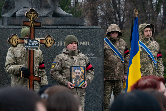Ужгород сьогодні, 23 лютого, попрощався із 53-річним солдатом Мирославом Бреньом