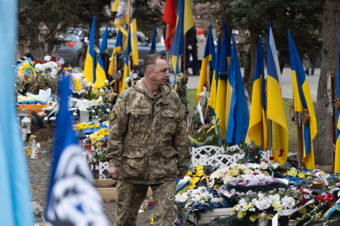 У другу річницю початку збройної агресії росії проти Україні в Ужгороді вшанували пам'ять полеглих Героїв