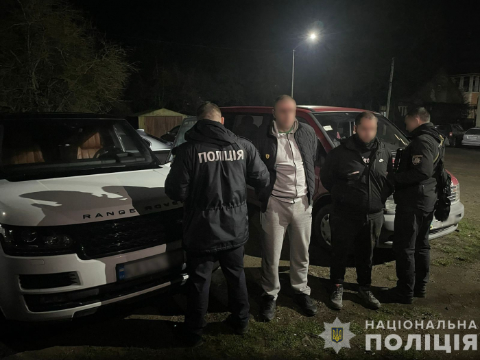 На Закарпатті поліція затримала злочинне угруповання, яке спеціалізувалося на угоні елітних авто